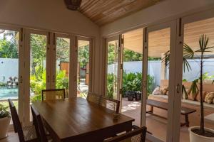 Κήπος έξω από το Gorgeous 3 Bed Villa, Private Pool, 250m To Beach