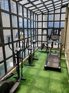 Fitness centrum a/nebo fitness zařízení v ubytování Futuris Hotel