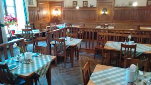 Restaurace v ubytování Altstadt- und Businesshotel Pfaubräu - Brauereigasthof - Frühstücksbuffet - kostenfreie Radgarage - Hunde willkommen