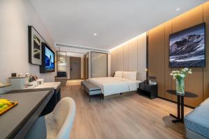 Postel nebo postele na pokoji v ubytování Atour Hotel Dazhou Quxian Wealth Center