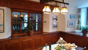 Fotografie z fotogalerie ubytování Altstadt- und Businesshotel Pfaubräu - Brauereigasthof - Frühstücksbuffet - kostenfreie Radgarage - Hunde willkommen v destinaci Trostberg an der Alz