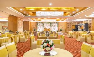 Posezení v ubytování Radisson Gurugram Sohna Road City Center