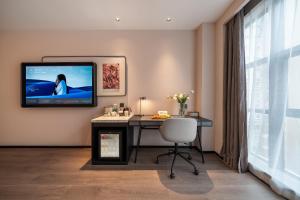 TV a/nebo společenská místnost v ubytování Atour Hotel Dazhou Quxian Wealth Center