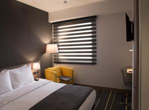 Кровать или кровати в номере Nova Hotel Yerevan