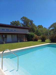 a large swimming pool in front of a house at Casaquinta La Morena in Azul