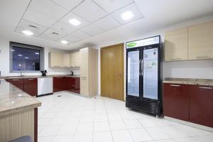 Next'Living - Luxury Private Room in a CoLiving Villa的厨房或小厨房