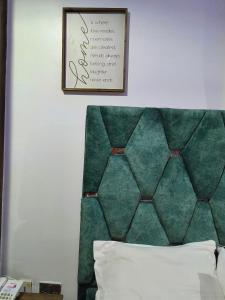 Ένα ή περισσότερα κρεβάτια σε δωμάτιο στο S A Luxury Apartments