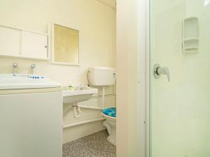 Ένα μπάνιο στο Captains Bach at Cooks - Downstairs Holiday Unit +14 φωτογραφίες