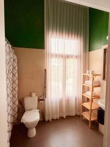Koupelna v ubytování INTA Hotel + 37 fotografií