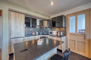 Dapur atau dapur kecil di #AH16 Les Quirlies Sublime family cottage