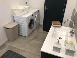 Fotografie z fotogalerie ubytování Maison sur jardin clos à 100m de la plage v destinaci Île-Tudy