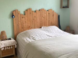 Postel nebo postele na pokoji v ubytování Villa 6 personnes avec climatisation - FR-1-768-115 + 8 fotografií