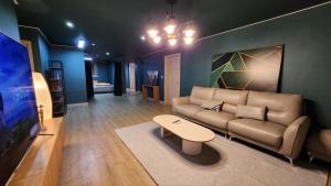 TV/trung tâm giải trí tại A Bridge House 1-C