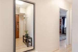 Φωτογραφία από το άλμπουμ του Varsovian Chic - Stylish 2BR in City Center with Balcony & Views στη Βαρσοβία +44 φωτογραφίες