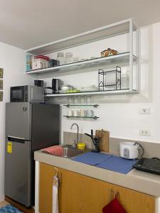 Η κουζίνα ή μικρή κουζίνα στο 2BR Fully Furnished at 8 Spatial Condominium