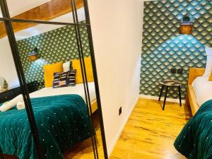 Ένα ή περισσότερα κρεβάτια σε δωμάτιο στο 'Le loft' Jacuzzi standing en centre ville +11 φωτογραφίες