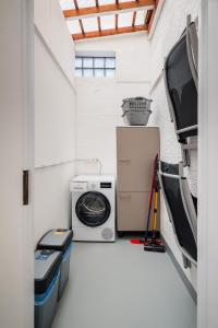a washer and dryer in a garage with a washing machine at Ferienwohnung an der Volme in Meinerzhagen