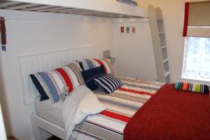 a bedroom with a bunk bed with pillows at Tigín Tuí in Carndonagh