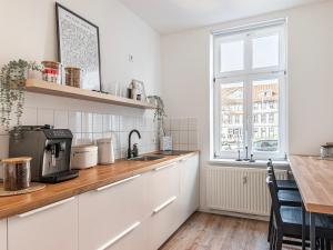 Kuchyň nebo kuchyňský kout v ubytování REGIOHOTEL Am Nicolaiplatz + 21 fotografií