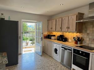 Dapur atau dapur kecil di Historic Bastide With Private Pool In The Luberon