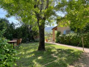 Taman di luar Historic Bastide With Private Pool In The Luberon