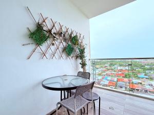 Μπαλκόνι ή βεράντα στο Kuching Vivacity Jazz Suite 3 YM Homestay 3 bedroom 2 bathroom