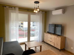 Μια τηλεόραση ή/και κέντρο ψυχαγωγίας στο Apartament K Geskiego 18