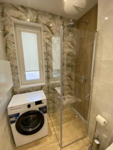 Ένα μπάνιο στο Apartament K Geskiego 18