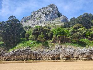 a mountain on the shore of a river at Explora Playas Cantabria in Castro-Urdiales