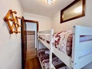 a bedroom with two bunk beds and a mirror at Strategico per escursioni - Balcone con Vista in Gallio