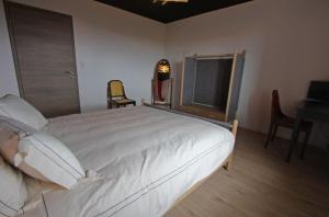 Postel nebo postele na pokoji v ubytování Gîte de La Madone