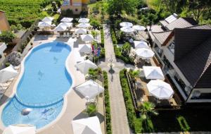 A piscina em ou perto de Godija Hotel & Suites