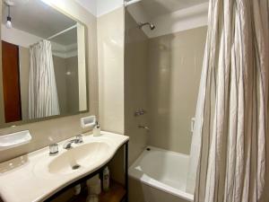 a bathroom with a sink and a tub and a shower at Ideal para compartir en familia o con amigos in San Salvador de Jujuy +23 photos