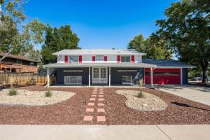 Gallery image of 4 Bed And 3 Bath With An Amazing Yard And Hot Tub in Arvada