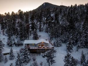 Gallery image of Mountain Top Getaway With A Hot Tub in Morrison