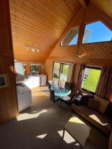 Χώρος καθιστικού στο 3 Bedroom Lodge Lanteglos 17