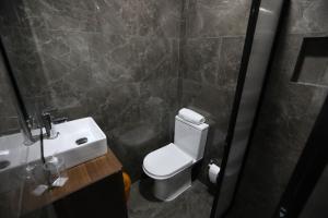 Bilik mandi di Mini Departamentos ALPRO +15 gambar
