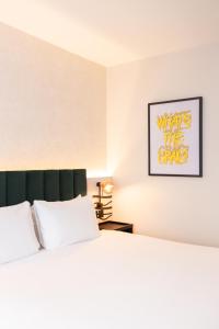 Postel nebo postele na pokoji v ubytování Leonardo Hotel Dublin Christchurch