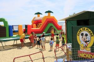 Ο χώρος παιχνιδιού για παιδιά στο Appartement proche de la plage Carnac