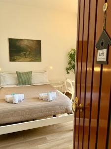 Postel nebo postele na pokoji v ubytování Loft Corso Trieste Free parking & Kitchen