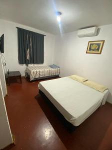 a bedroom with two beds in a room with a window at Chácara Samambaia Piracicaba in Piracicaba +52 photos