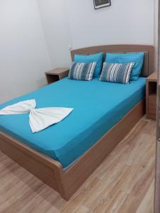 Postel nebo postele na pokoji v ubytování Renovated 2BD house close to Pireus port