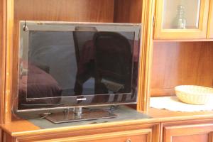 A television and/or entertainment centre at Dimora Re di Roma - Rome Apartment