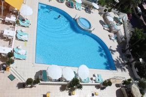 Bazén v ubytování Hotel Sinatra - All Inclusive nebo v jeho okolí