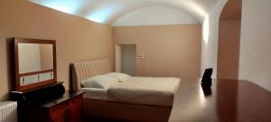 Letto o letti in una camera di Statek Kloubek