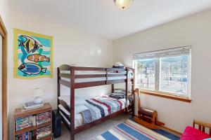 a bedroom with two bunk beds and a window at Ninos Al Mar in Rockaway Beach +27 photos