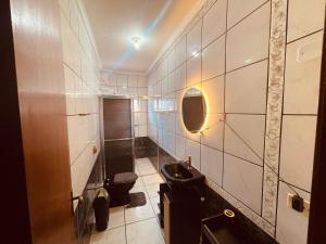 a bathroom with a toilet and a mirror at Apto Cobertura Santa Rosalia in Poços de Caldas +72 photos