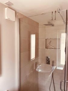 Bagno di Teach Máire, Downings