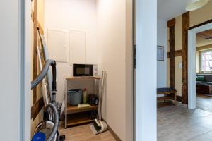 a hallway with a room with a treadmill and a tv at 2 BR Apartment mit Parkplatz in Haßloch