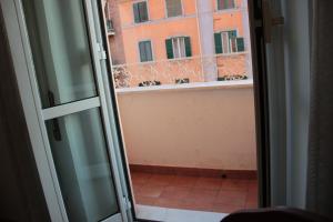 A balcony or terrace at Dimora Re di Roma - Rome Apartment